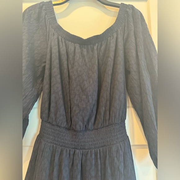 Navy Off-the-Shoulder Maxi Dress w/ Sleeves - Picture 6 of 11